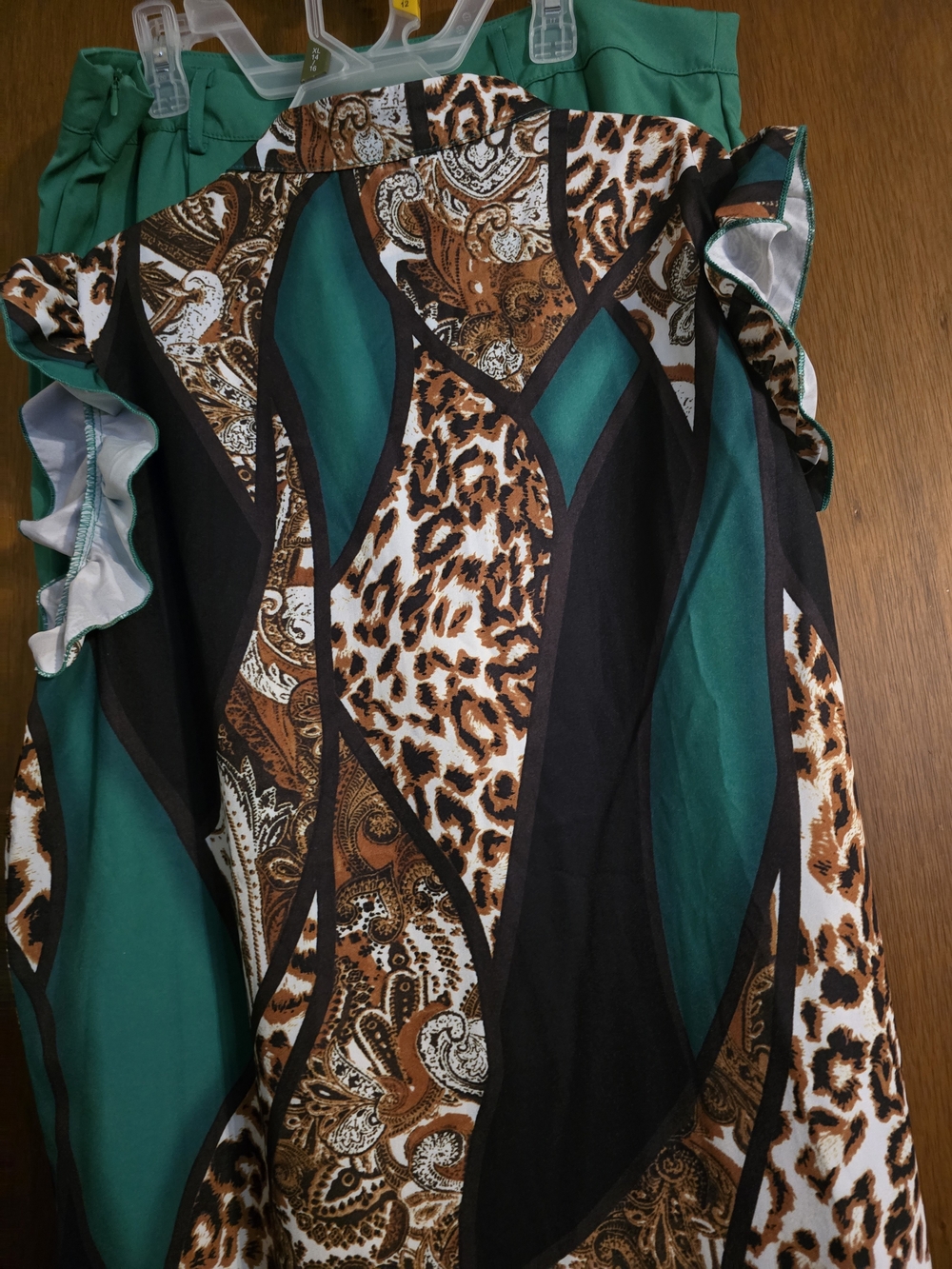 SHEIN Green, Brown and Black Paisley Leopard Set...New Never Worn - Picture 5 of 5